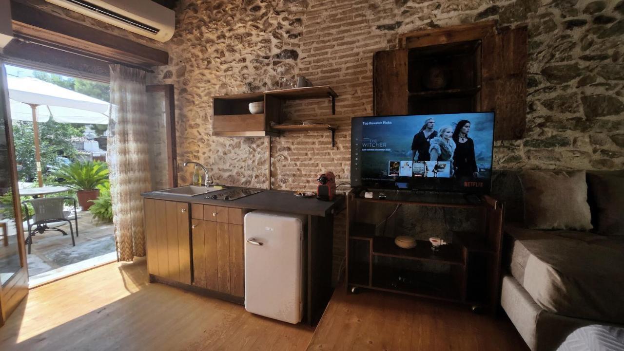 The Cellar - By Avelink Apartment