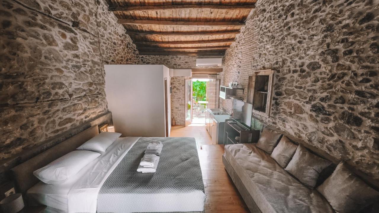 Apartment The Cellar - By Avelink Spata (East Attica)