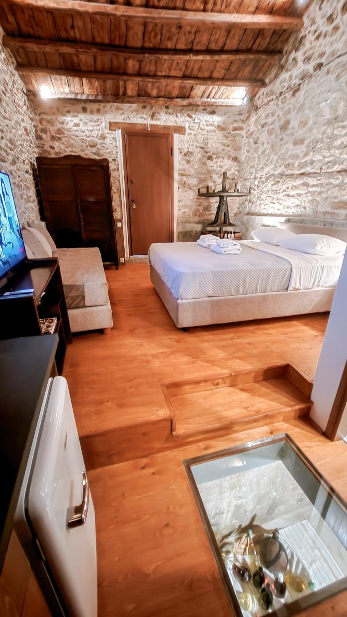 The Cellar - By Avelink Apartment